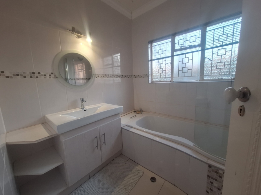 4 Bedroom Property for Sale in Mohadin North West